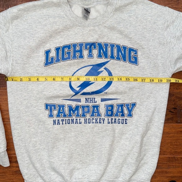 Gildan Tampa Bay Lightning Heavy Blend Gray Sweatshirt, size small - Picture 3 of 5